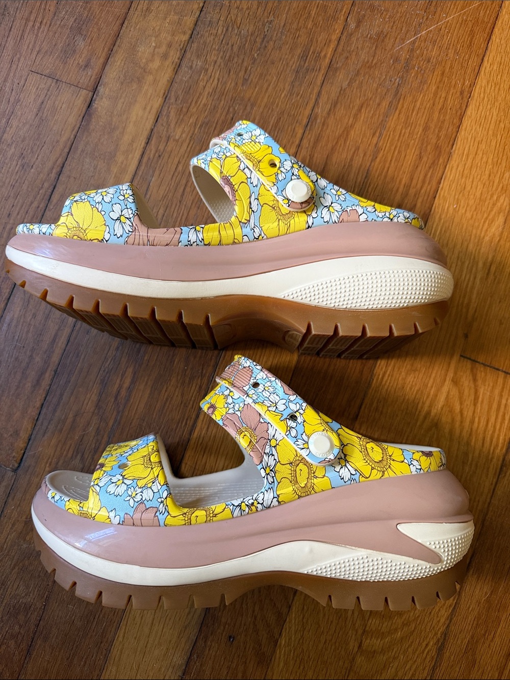 CROCS MEGA CRUSH RETRO FLORAL SANDAL